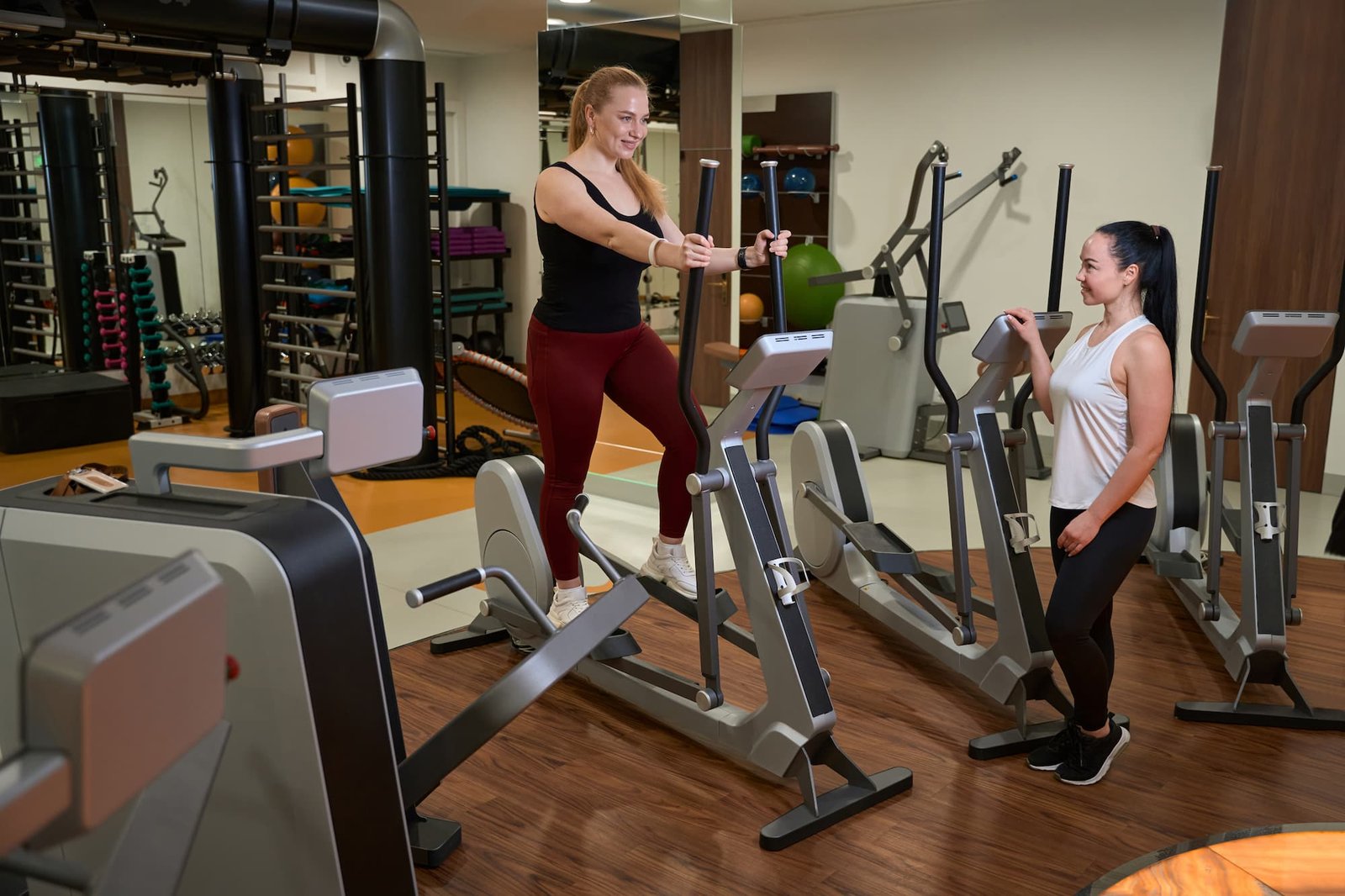 two-women-are-in-the-gym-of-a-fitness-clinic-2026-01-08-06-26-05-utc-1.jpg